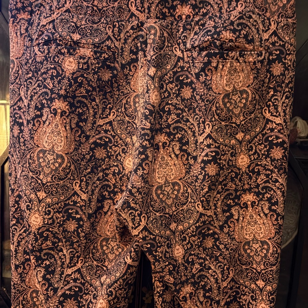 Soft Surroundings Chic Black and Pink Patterned Women's Cropped Pants SZ Medium - Picture 10 of 13